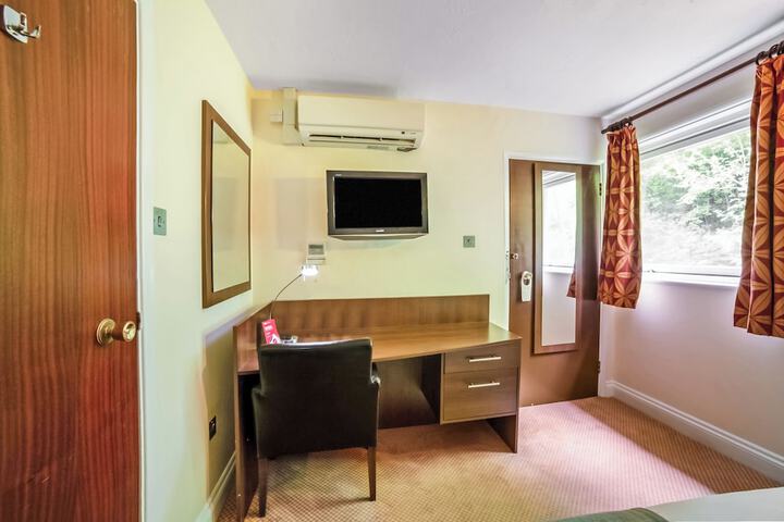Room 72 of 94