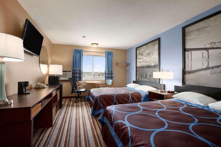 1 Queen Bed (4 of 8)
