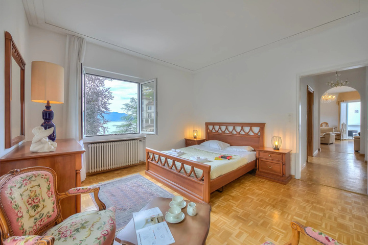 Room 4 of 11
