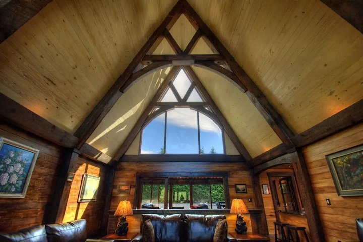 Exterior of Bullhead Mountain Lodge - 8 Br Home