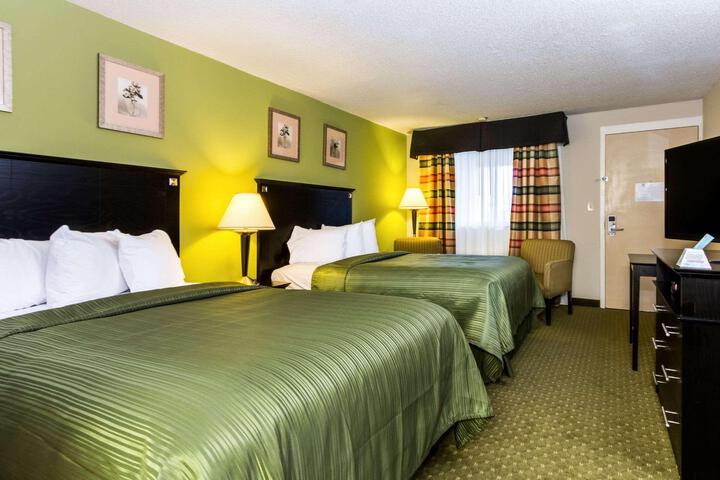 2 Double Beds (4 of 12)
