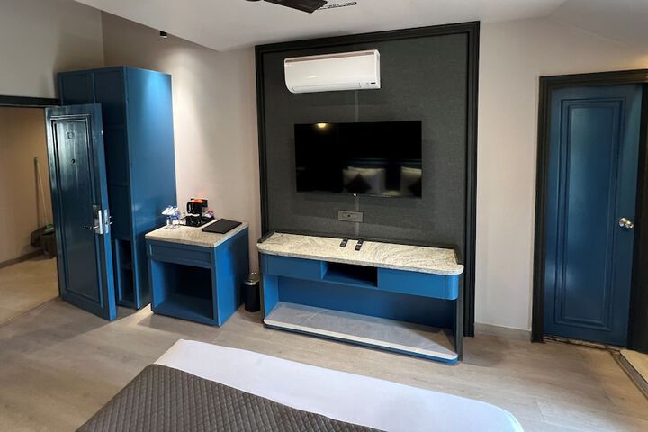 Room 26 of 58