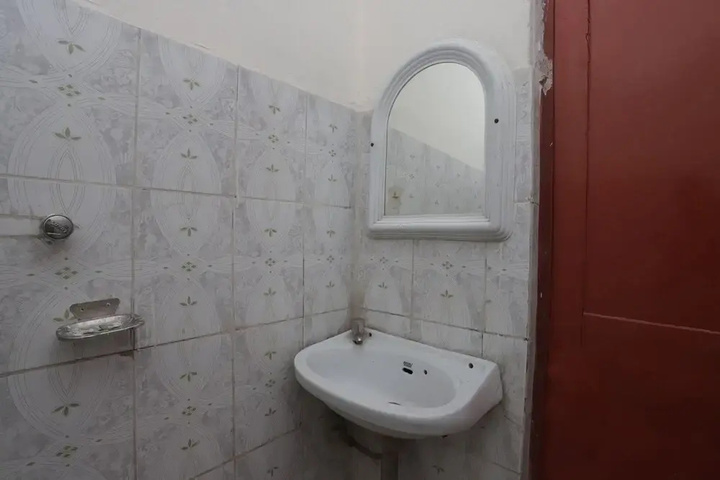Room 9 of 13