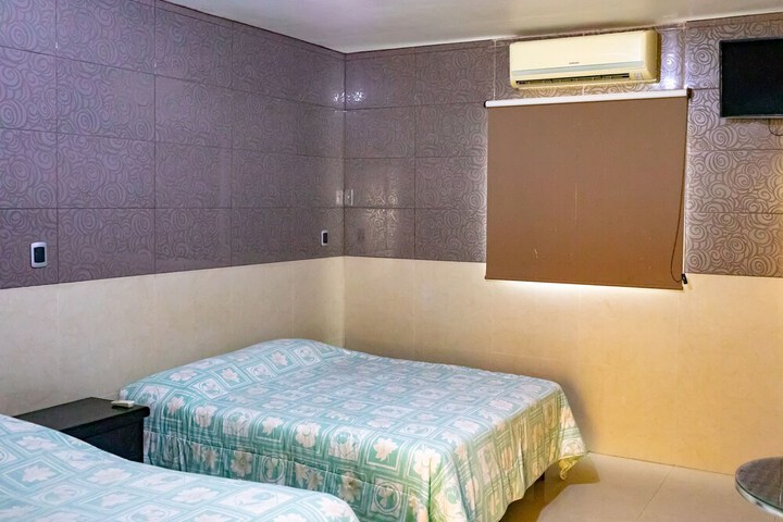 Room 5 of 17