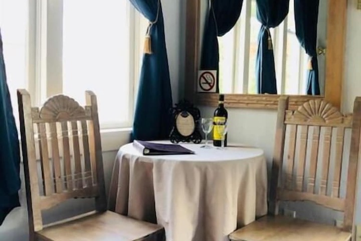 Dining 8 of 10