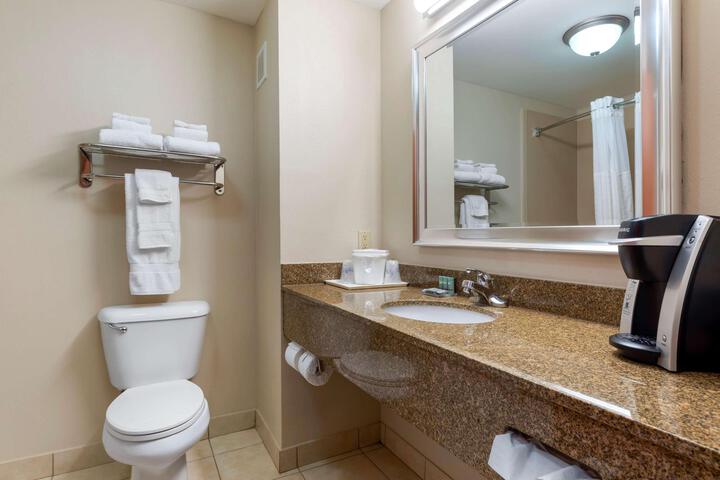2 Queen Beds Microwave, Refrigerator High Speed Internet Accessible Full Breakfast (5 of 7)