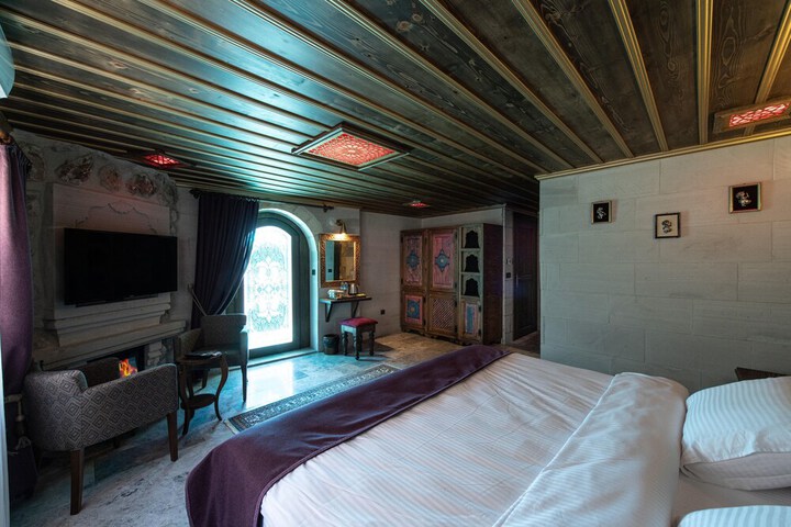 Room 10 of 85