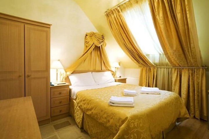 Room 6 of 45