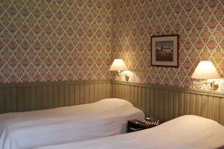 Room 5 of 66