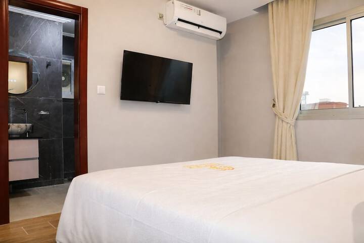 Room 42 of 170