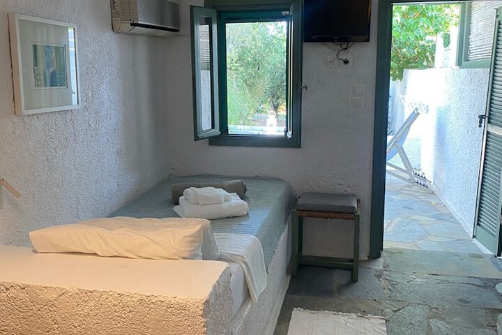 Room 4 of 68