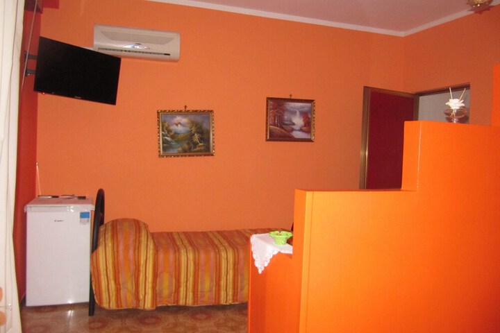Room 2 of 10
