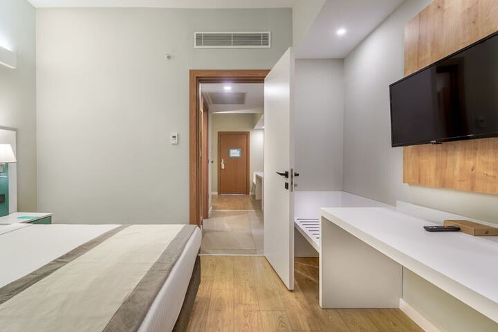 Room 12 of 116