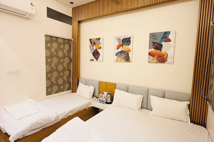 Room 12 of 37
