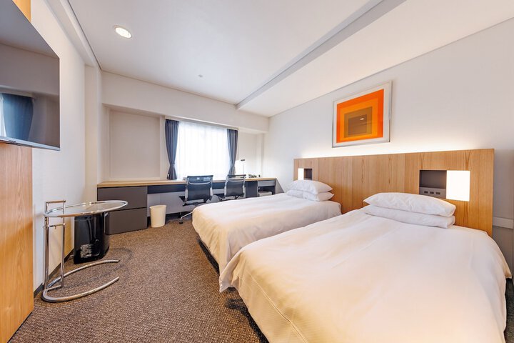 Room 18 of 48