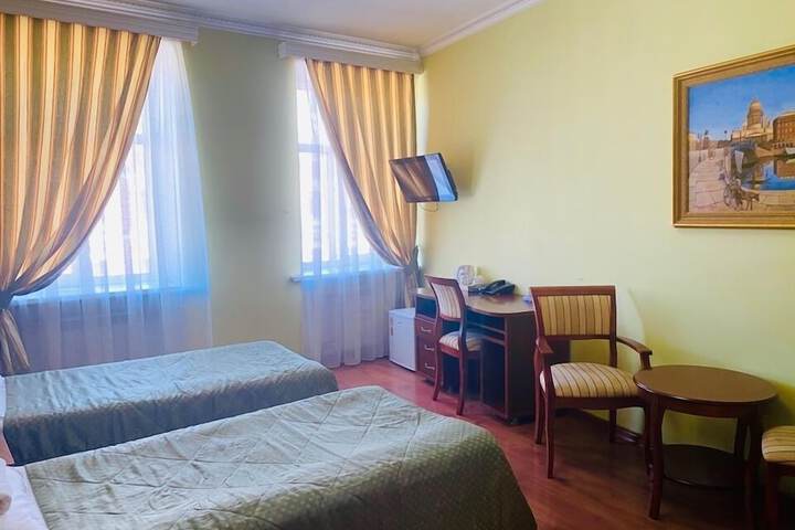 Room 7 of 12
