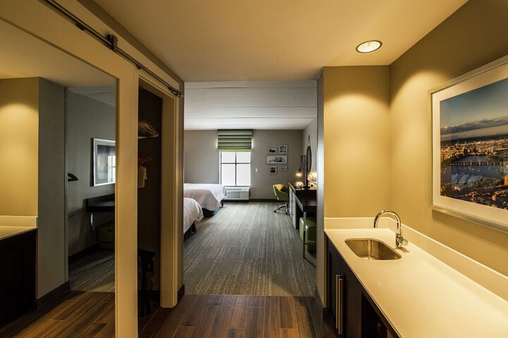 2 Queen Beds (10 of 12)