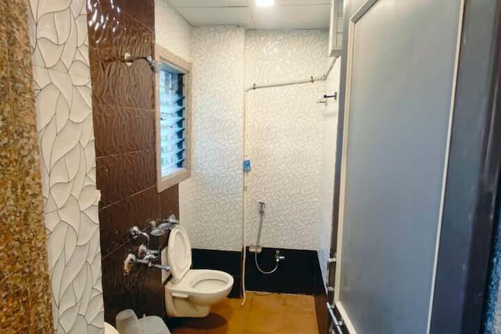 Room 8 of 13