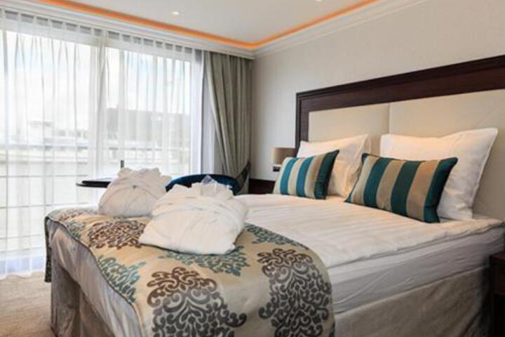 Baxter Hoare Hotel Ship II Düsseldorf