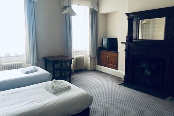 Room 6 of 31