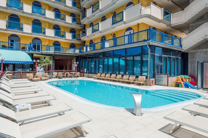 Hotel with Pool