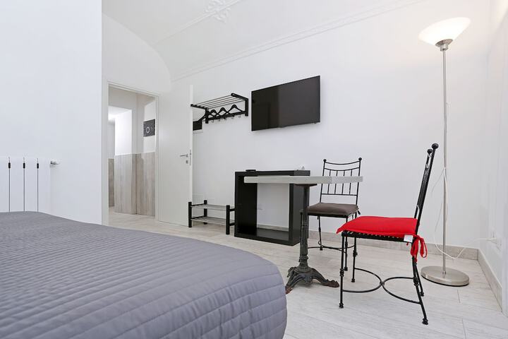 Room 10 of 43