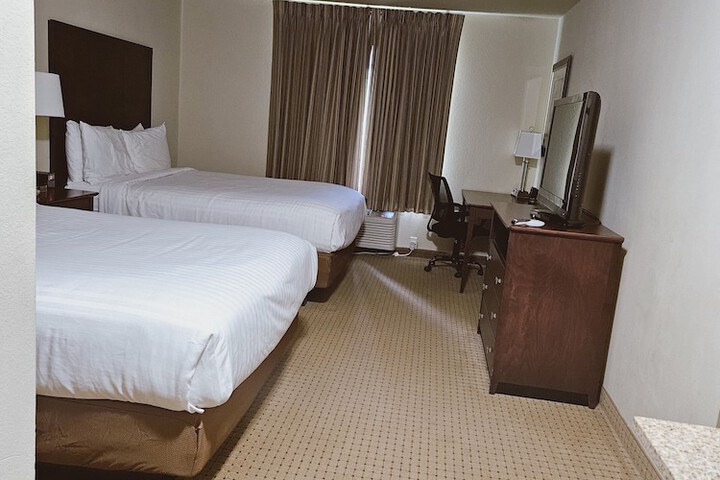 2 Queen Beds (1 of 8)