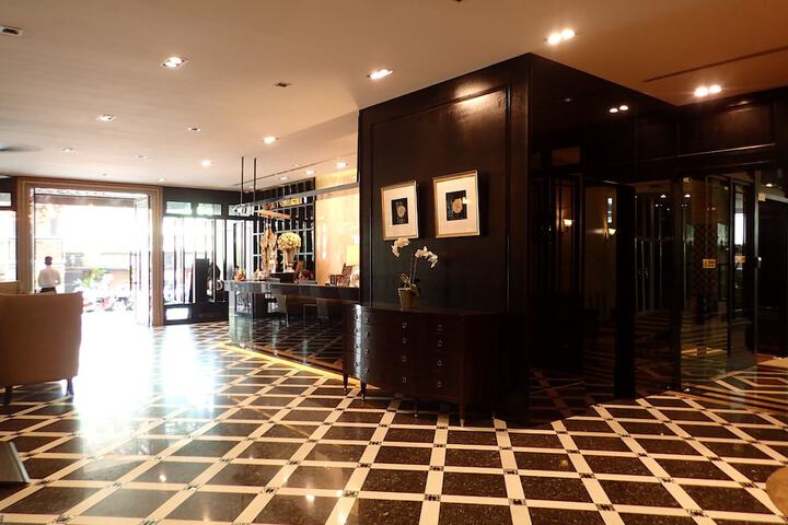 Entrance & Lobby