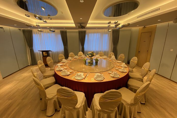 Ballroom/Hall 97 of 142