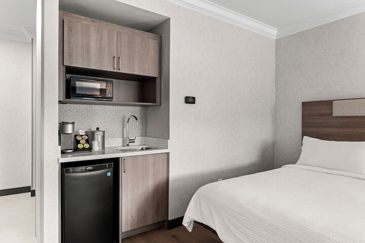 Room 32 of 85