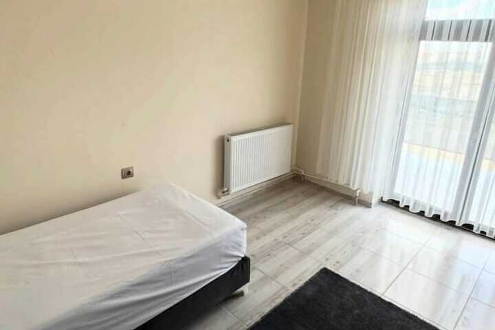 Room 10 of 33