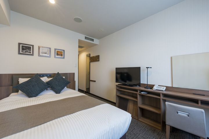 Room 8 of 23