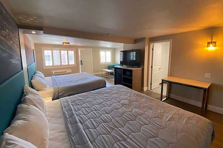 Deluxe King Bed (45 of 54)