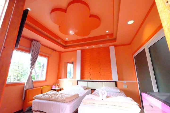 Room 25 of 48