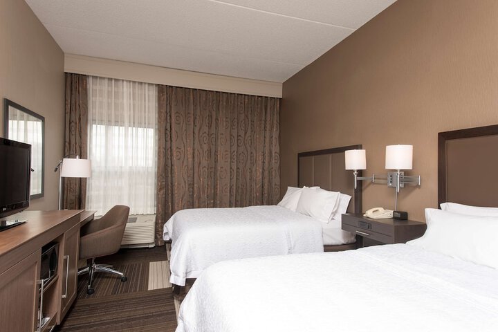 2 Queen Beds (6 of 7)