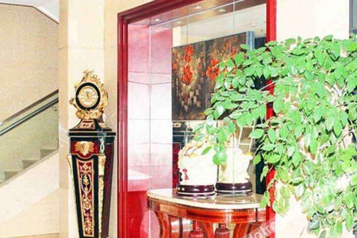 Hotel Interior 3 of 10