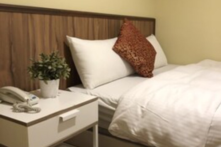 Room 16 of 19