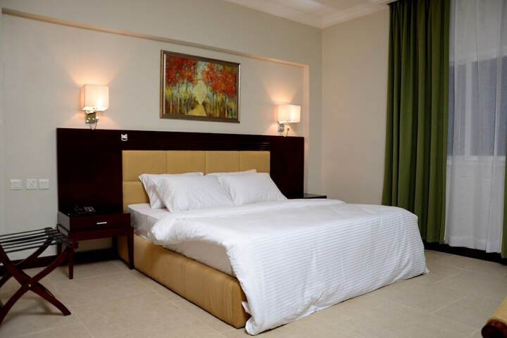 Room 6 of 33