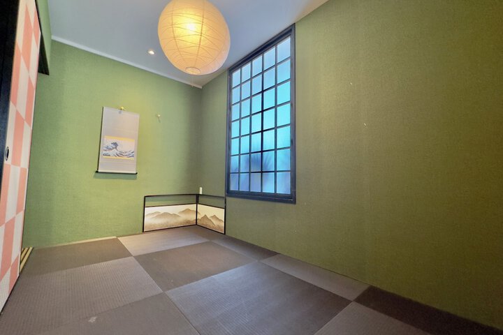 Room 12 of 193
