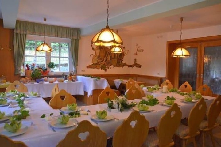Dining 8 of 20