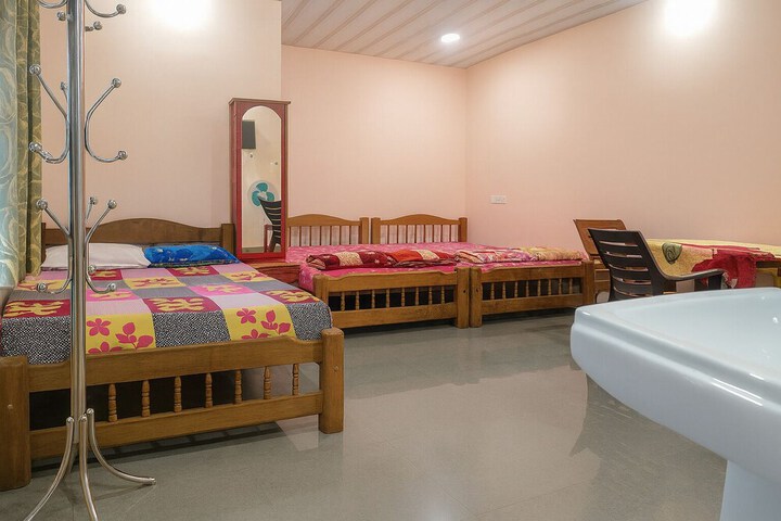 Room 6 of 8