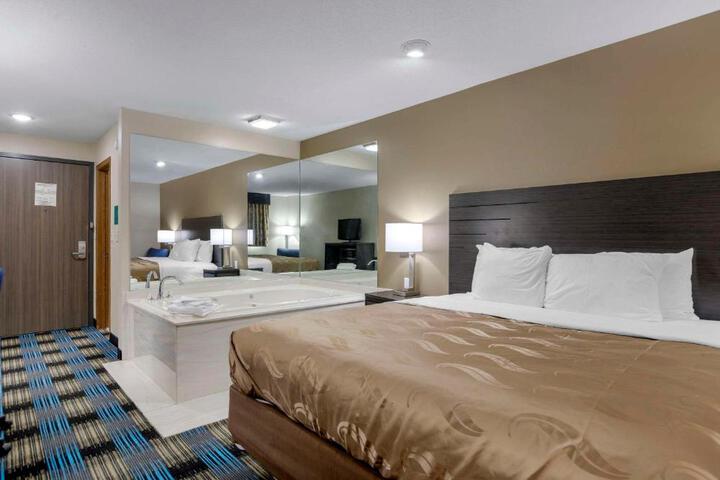 1 King Bed (8 of 19)