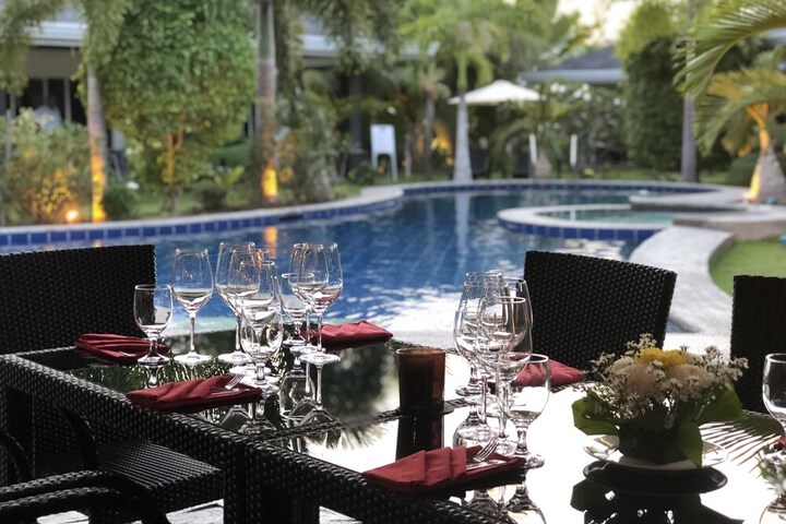 Dining 24 of 42