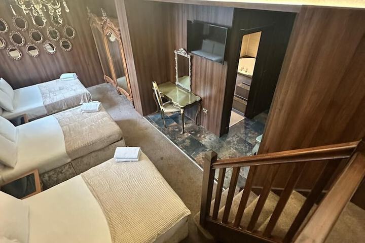 Room 28 of 171