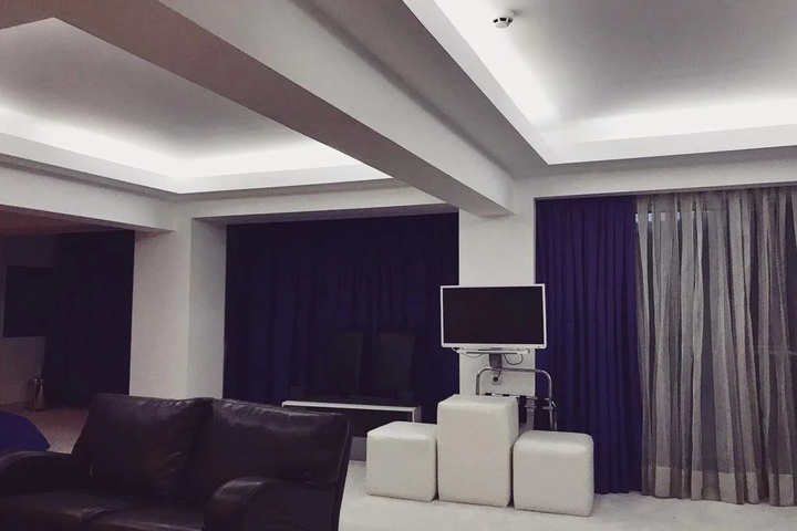 Room 4 of 16