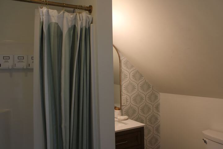 Room 32 of 51