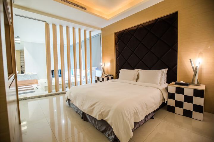 Room 7 of 60