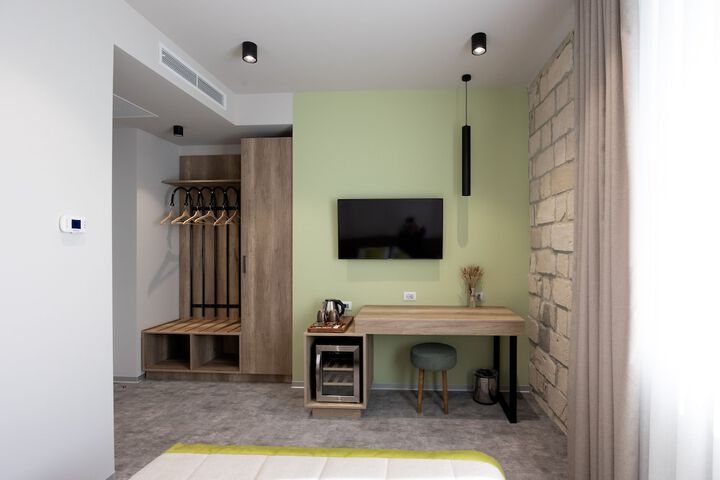 Room 7 of 27