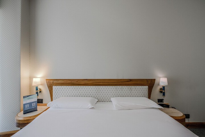 Room 6 of 97