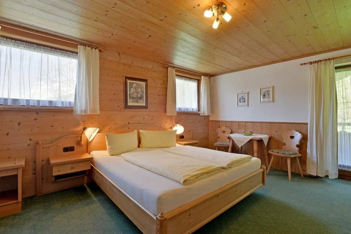 Room 3 of 11